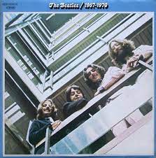 A Beatlemania continua rugindo enquanto o álbum dos Beatles de 1967-1970 alcança o primeiro lugar pela primeira vez / Beatlemania roars on as The Beatles’ 1967-1970 album eyes Number 1 spot for first time